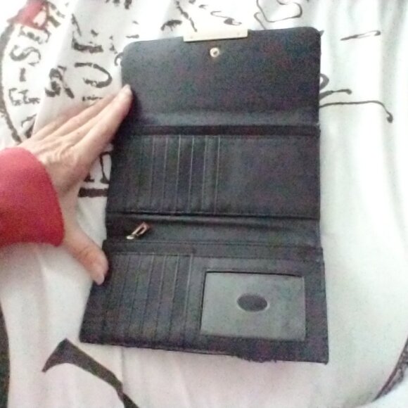 Wallet Guess - Picture 2 of 8